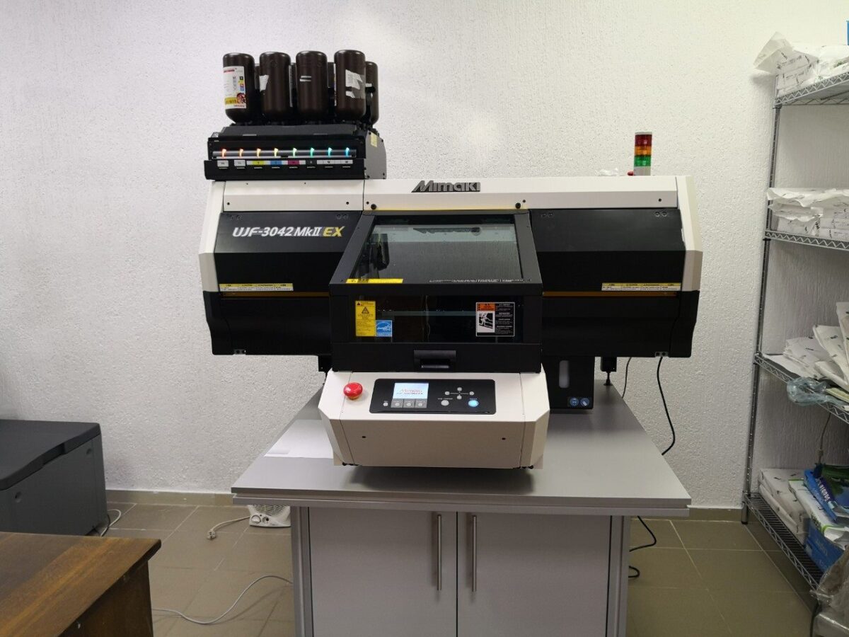 Mimaki UJF-3042MkII EX on Table